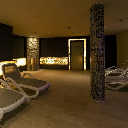 Karos Wellness Happiness & Lifestyle Apartment